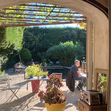 La Demeure Bed & Breakfast Eyguieres Bagian luar foto