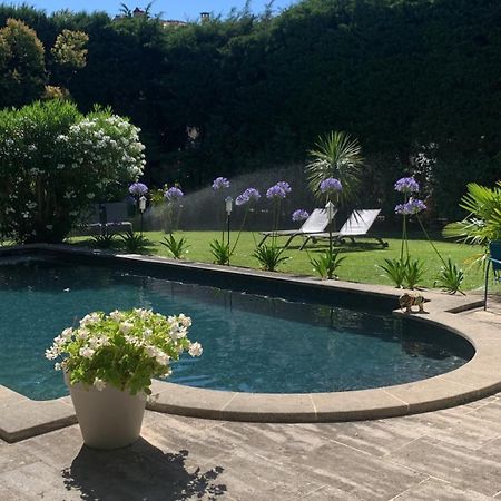 La Demeure Bed & Breakfast Eyguieres Bagian luar foto