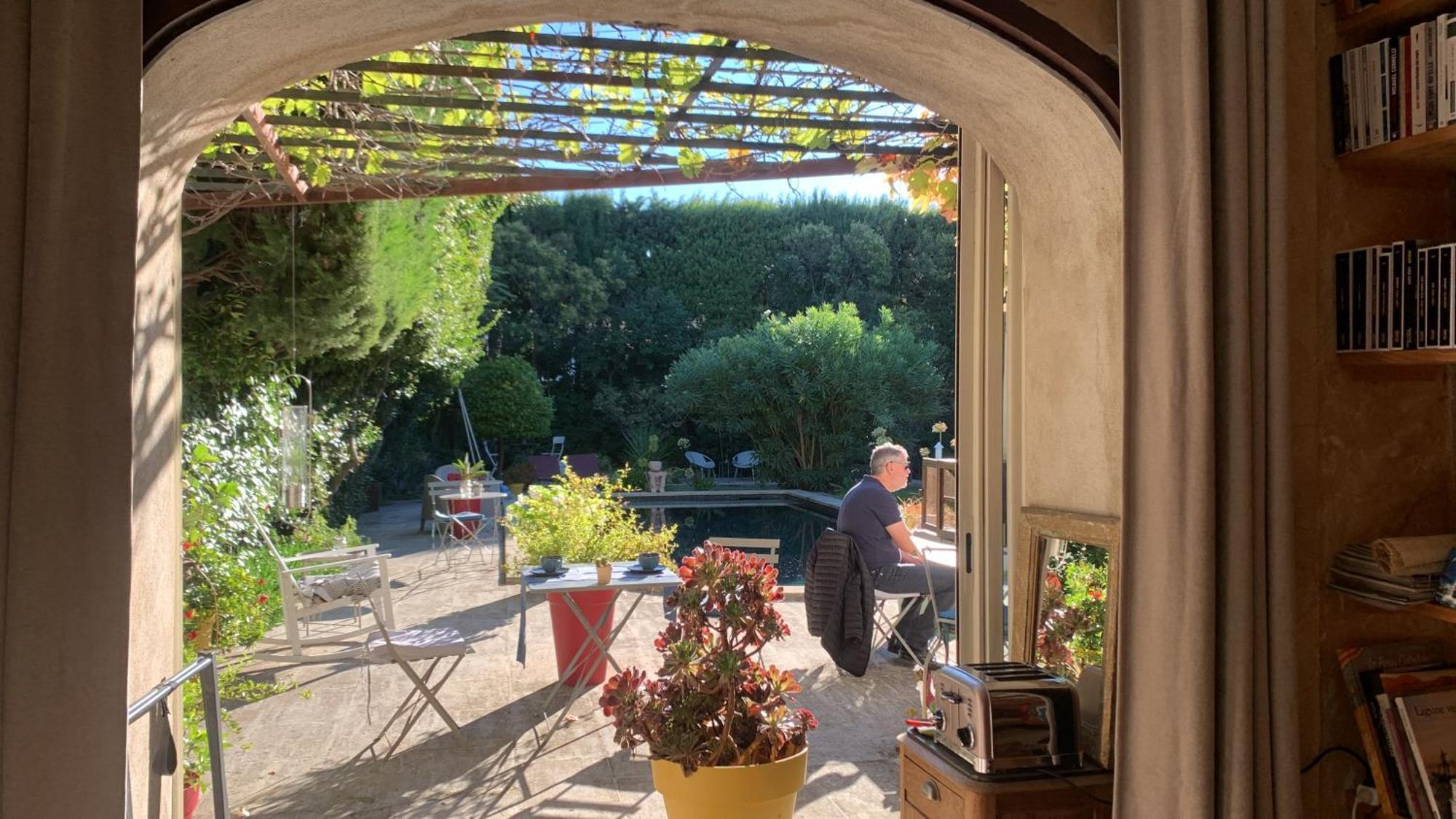 La Demeure Bed & Breakfast Eyguieres Bagian luar foto