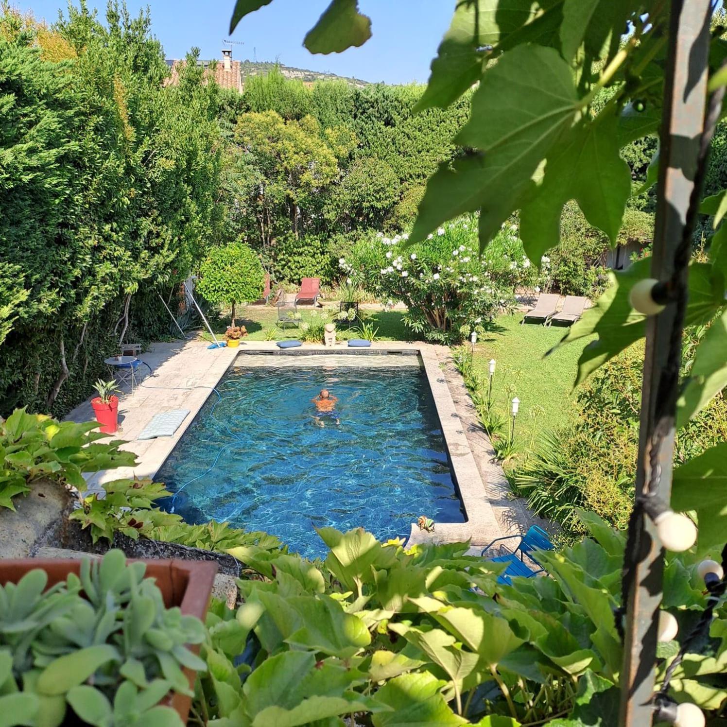 La Demeure Bed & Breakfast Eyguieres Bagian luar foto