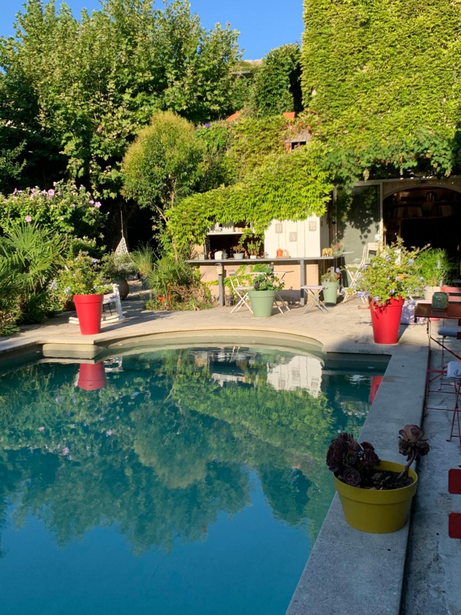 La Demeure Bed & Breakfast Eyguieres Bagian luar foto