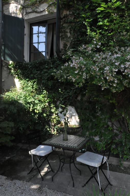 La Demeure Bed & Breakfast Eyguieres Bagian luar foto