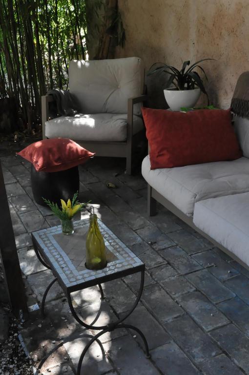 La Demeure Bed & Breakfast Eyguieres Bagian luar foto